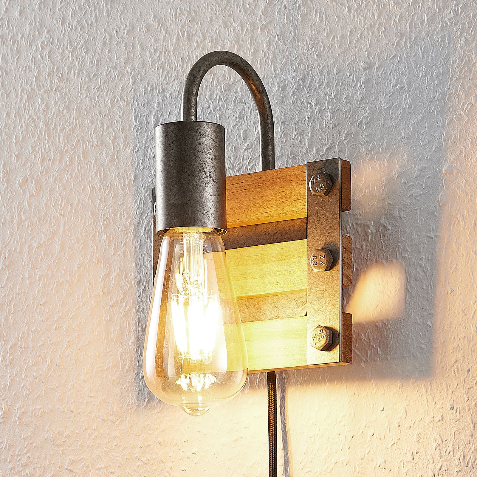 Lindby Jamina-vegglampe av tre, én lyskilde