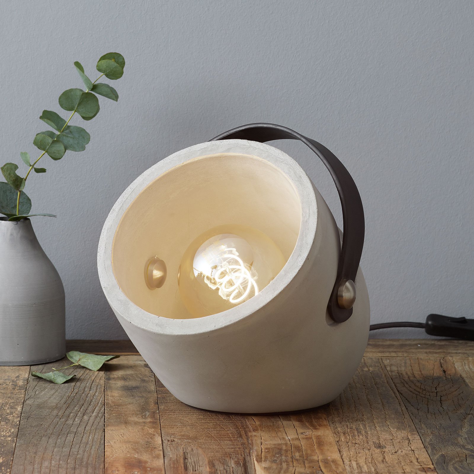 Copain bordlampe av betong