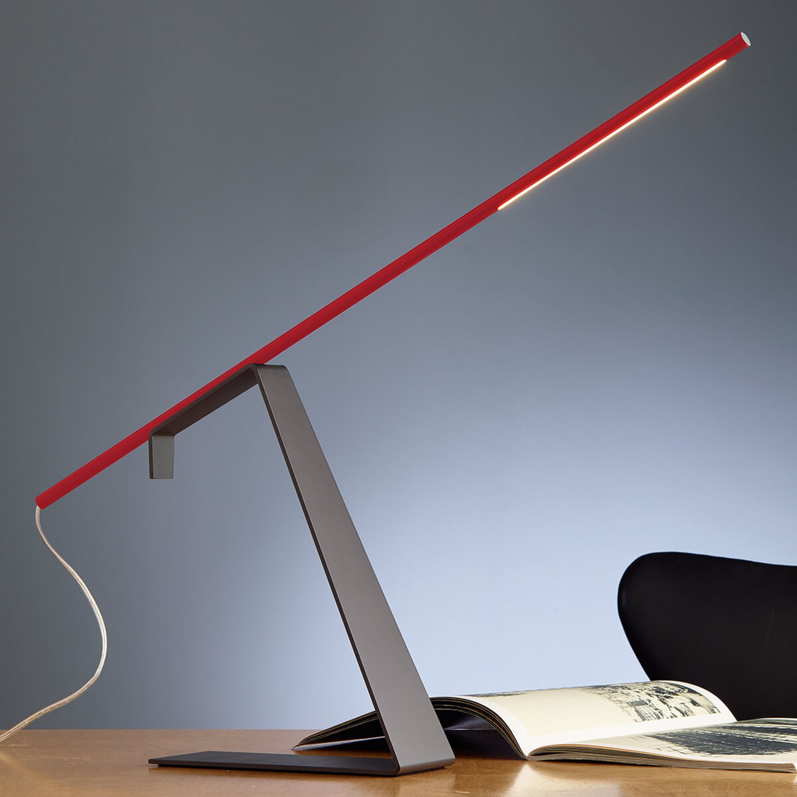 Jella - dimbar LED designerskrivebordslampe