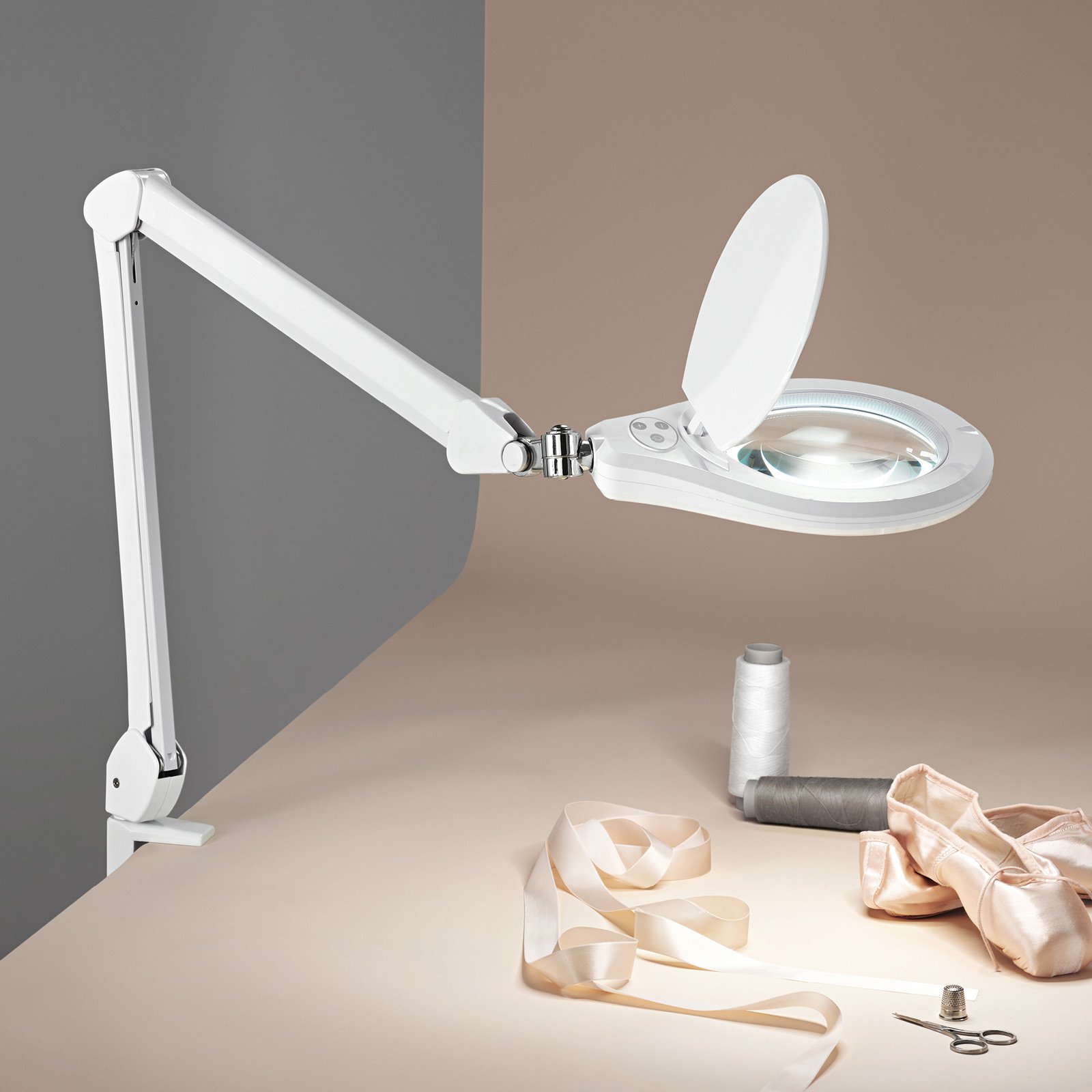 LED-lupe-klemmelampe Close, dimbar