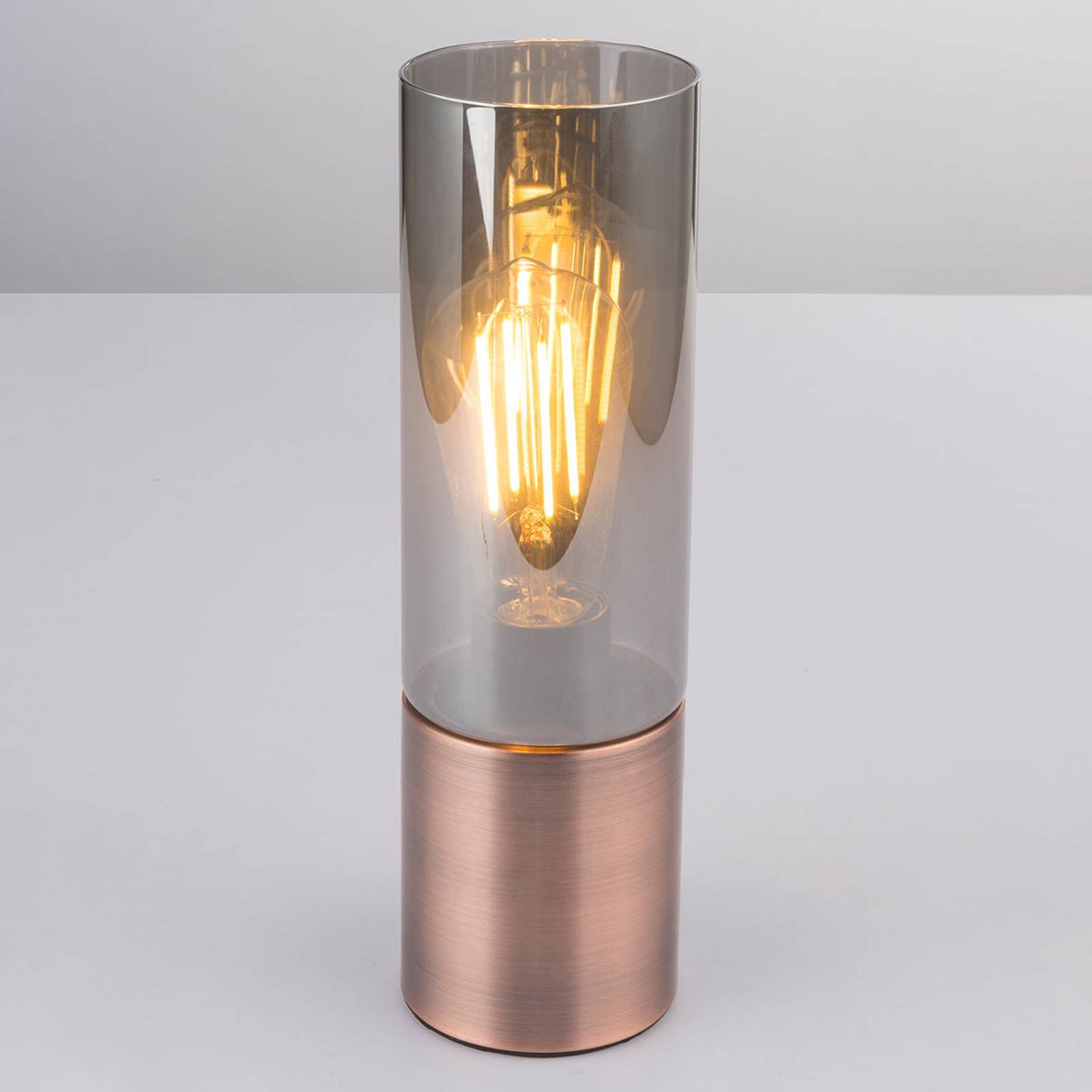 Annika – sylinderformet bordlampe i kobber