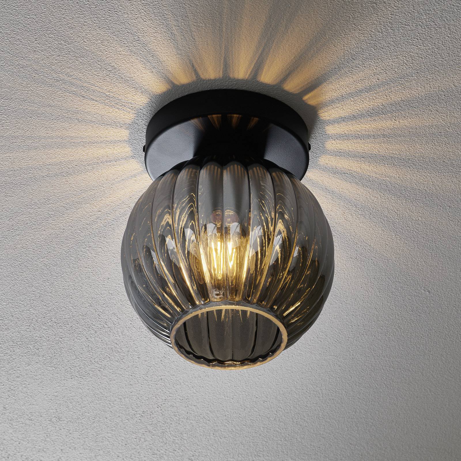 Taklampe Zucca, glasskjerm, røyk