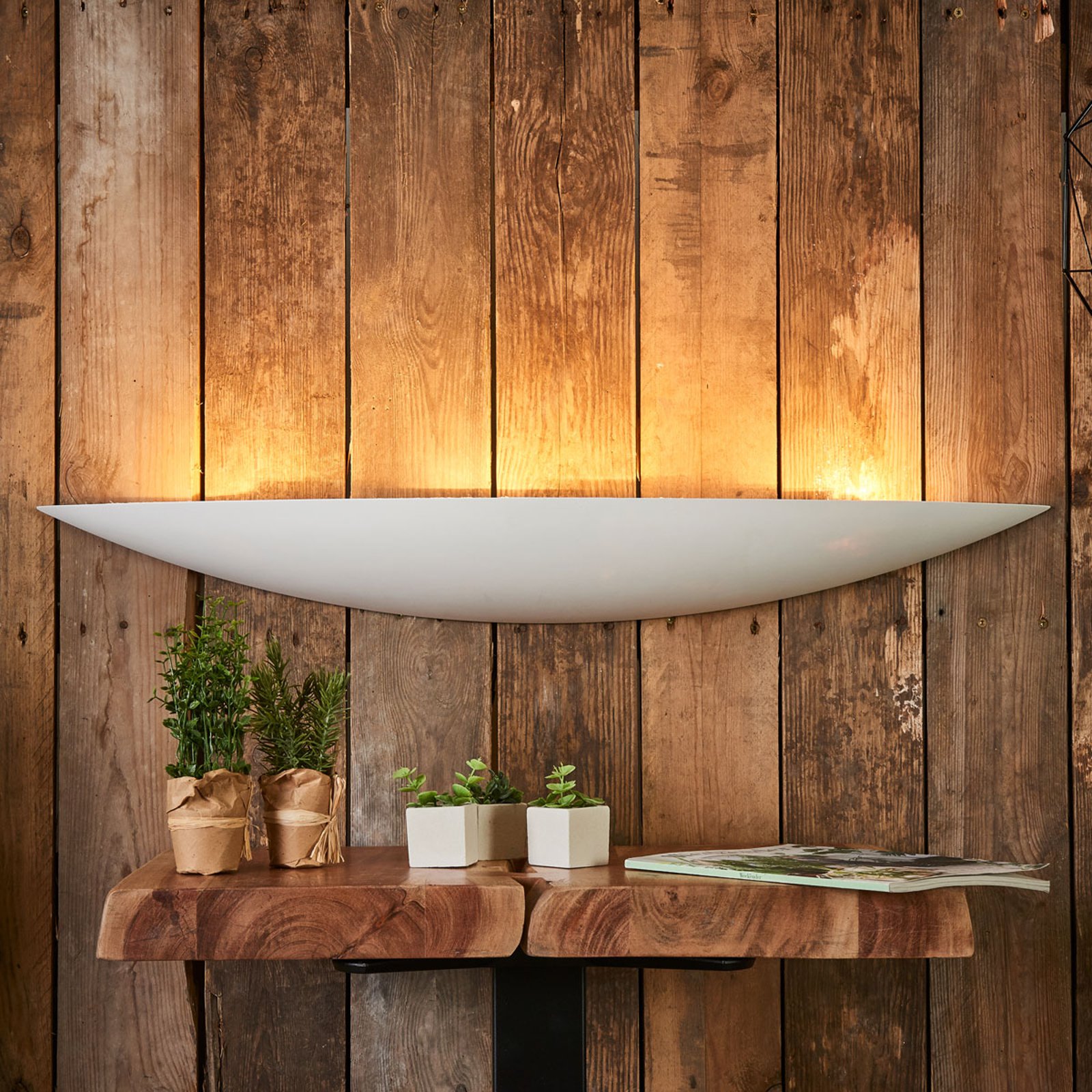 Tommi stor hvit vegglampe av gips