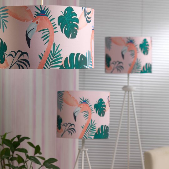Flamingo gulvlampe med fargerik tekstilskjerm