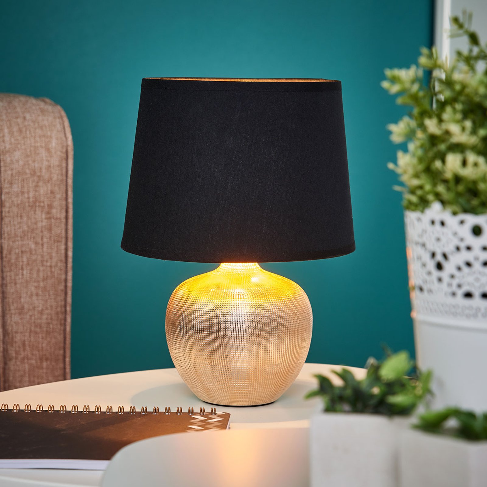 Svartgyllen bordlampe Thorina