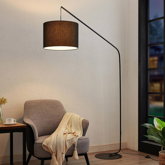 ELC Pajona gulvlampe med tekstilskjerm, svart