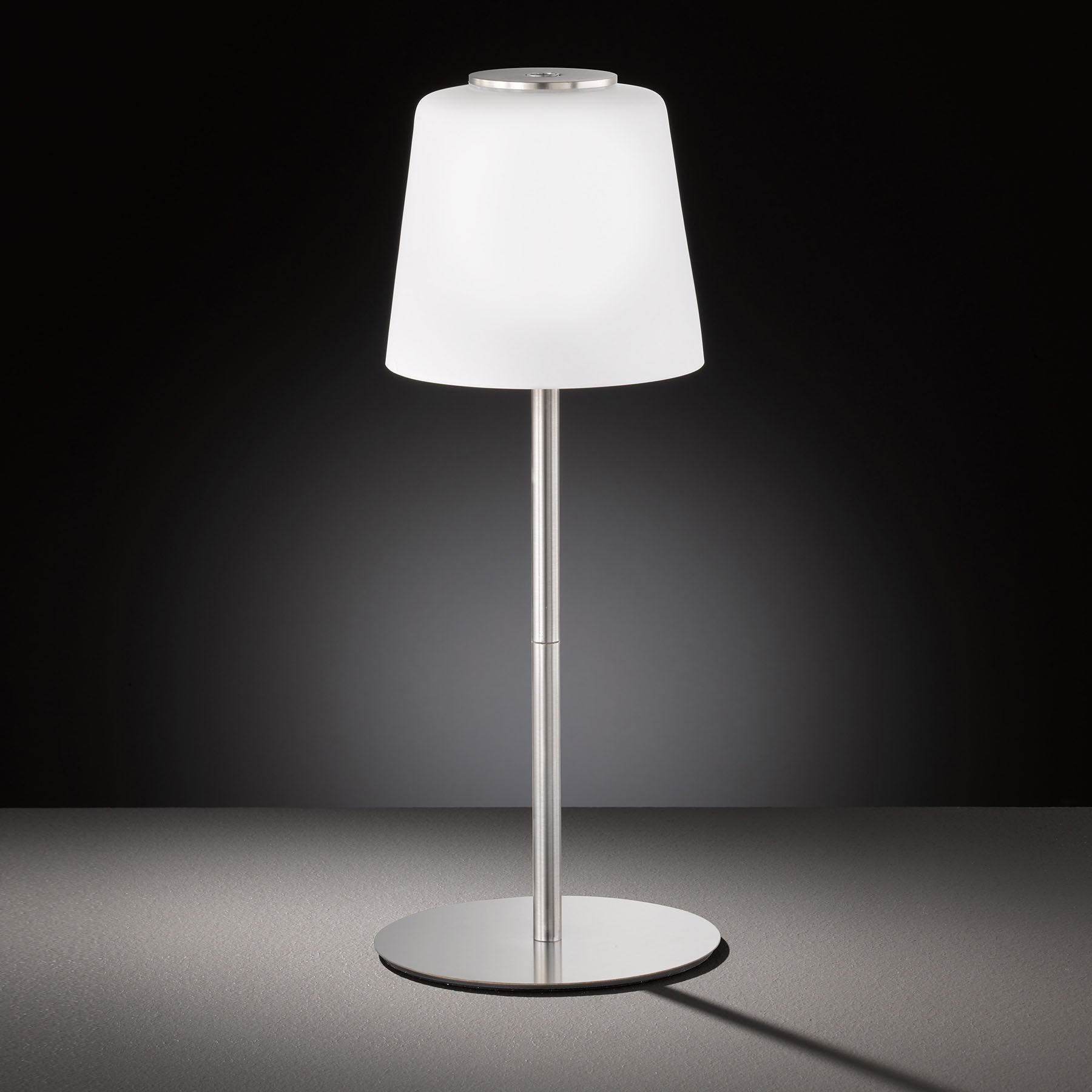 LED-bordlampe Genk med batteri og touchdimmer
