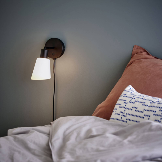 Vegglampe Molli med glasskjerm og bryter