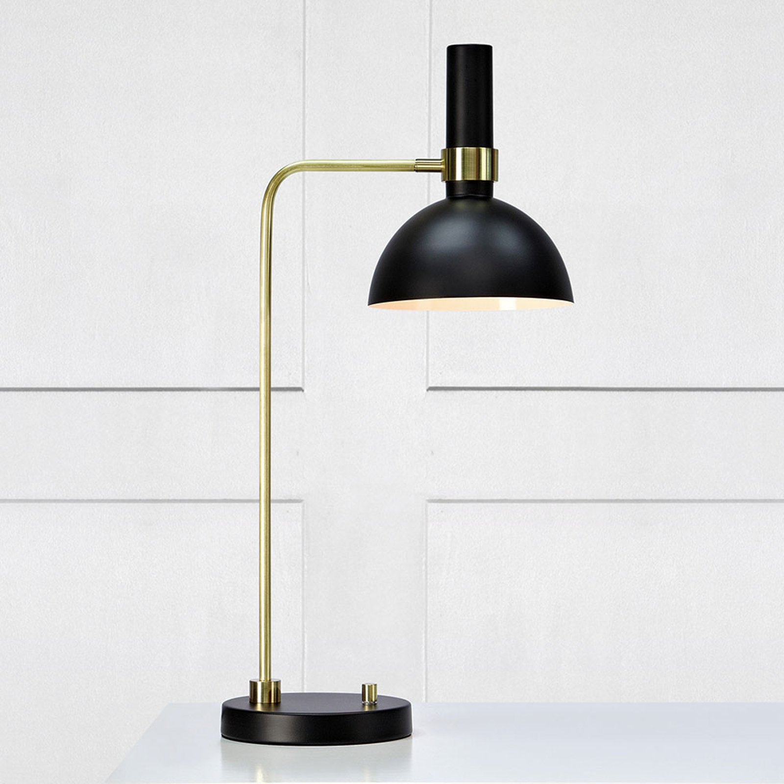 Larry dimbar gulvlampe, svart-messing