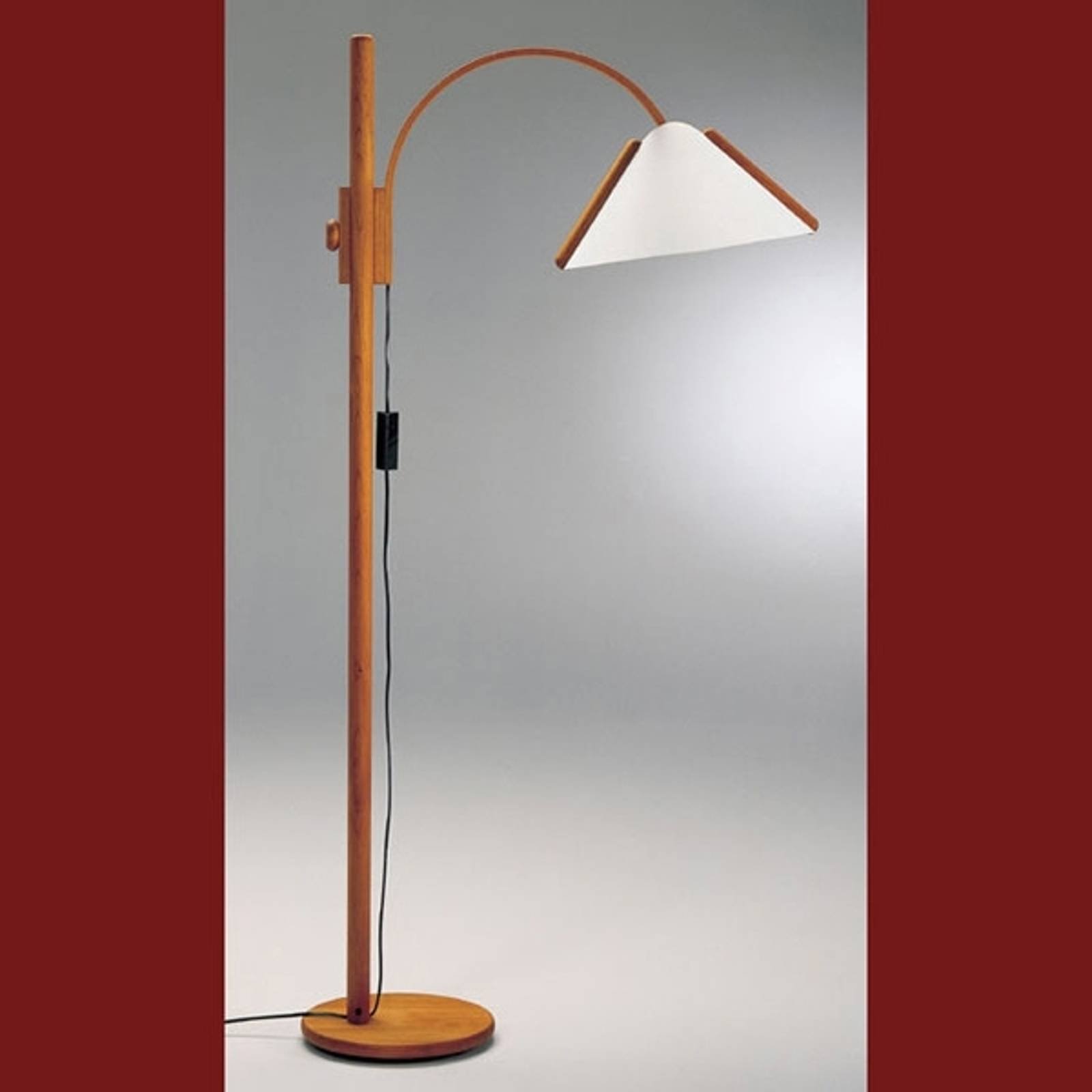 Arcade - elegant stålampe av tre