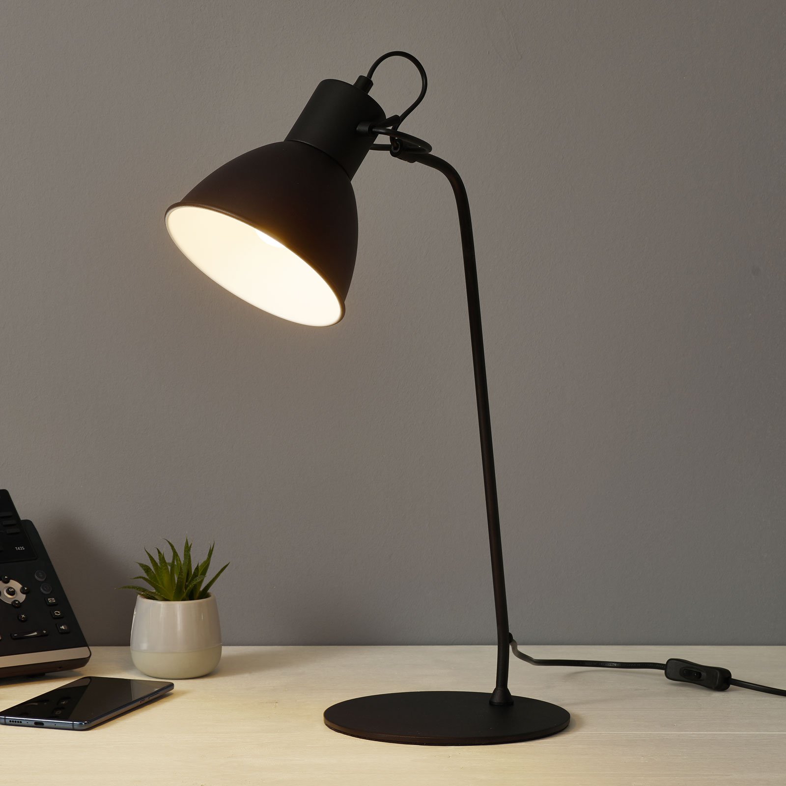 Dekorativ bordlampe Shadi i svart