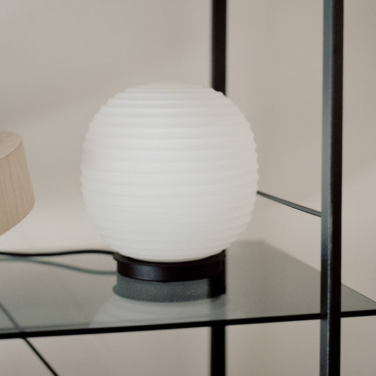 New Works Lantern Globe Small bordlampe, Ø 20cm