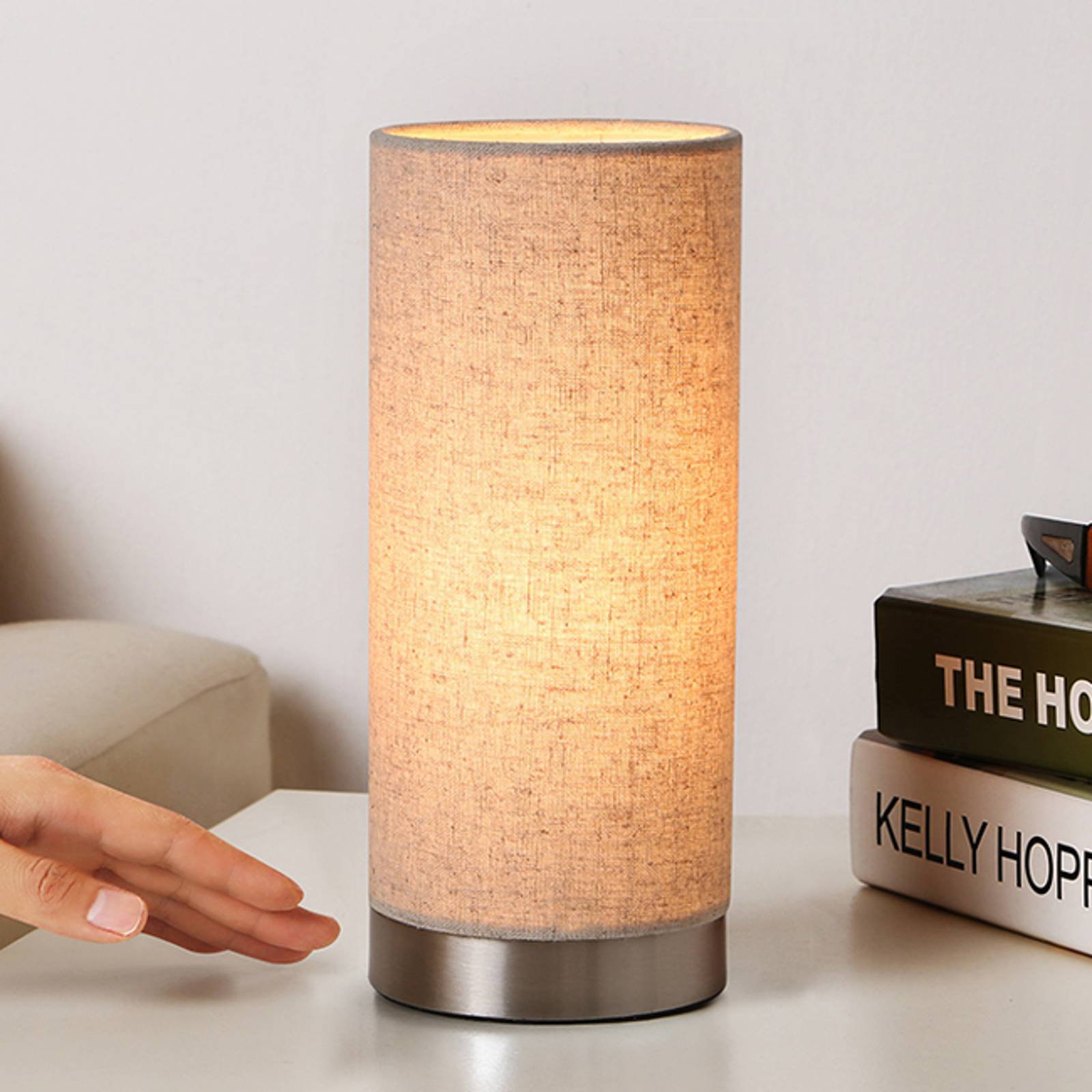 Kremfarget stoffbordlampe Ronja
