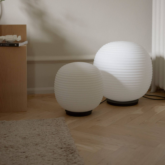 New Works Lantern Globe Large bordlampe, Ø 40cm