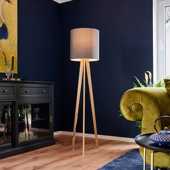 Gulvlampe Nida i tekstil med treramme, grafitt