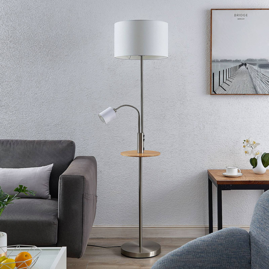 Lindby Aovan gulvlampe med hylle og USB, nikkel