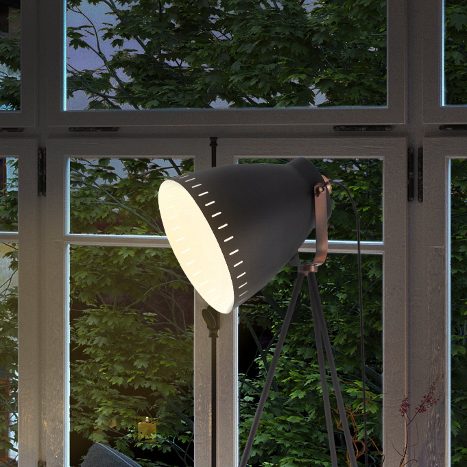 Gulvlampe Makky tre bein i svart