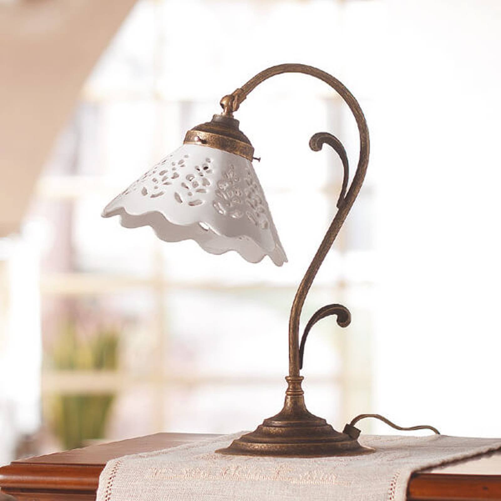 Bordlampe Semino med keramikkskjerm