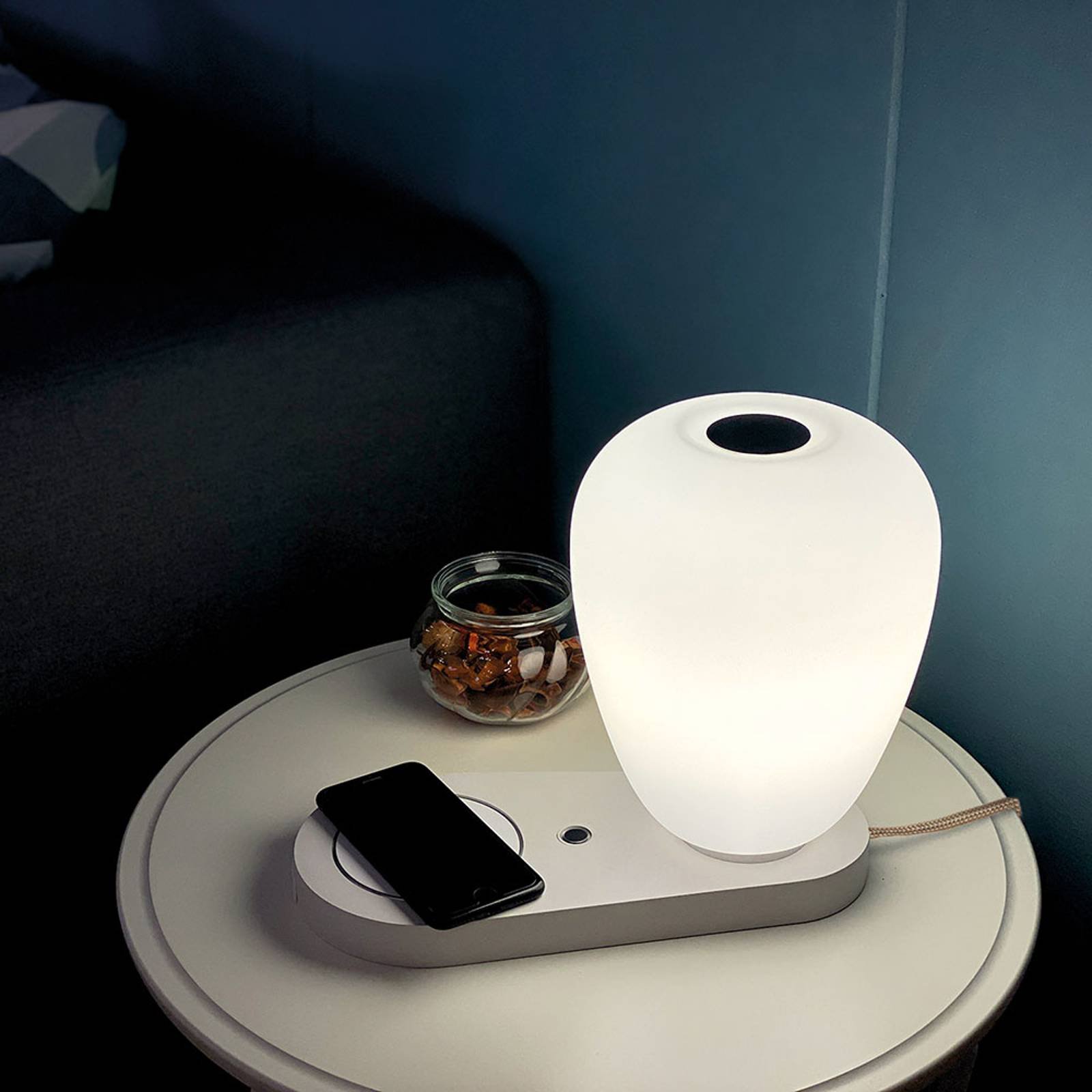 Bordlampe Like, USB-lader og trådløs lader