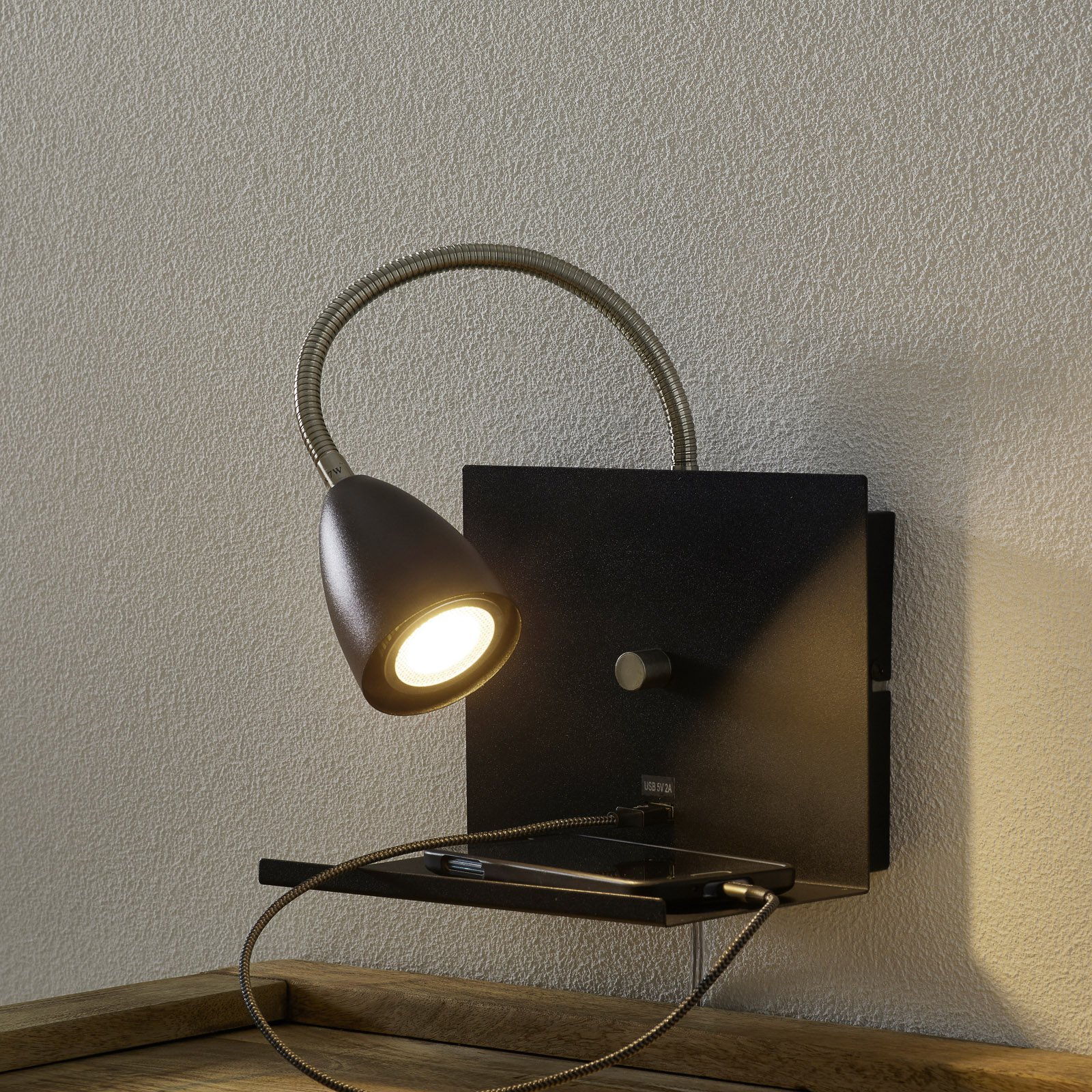 Vegglampe Logi med hylle, svart