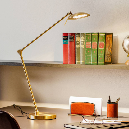 Dimbar LED-bordlampe Beatrice, messing m.