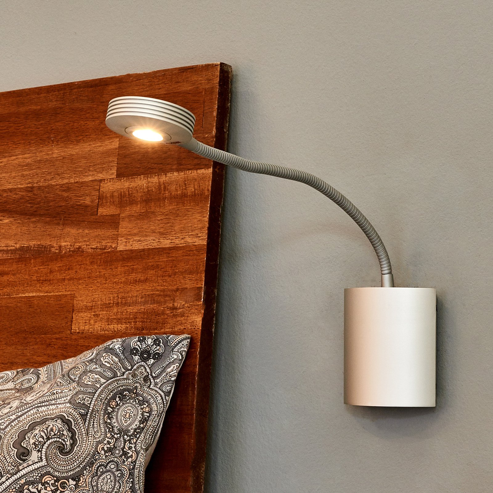 Justerbar vegglampe Adina med LED-fleksarm