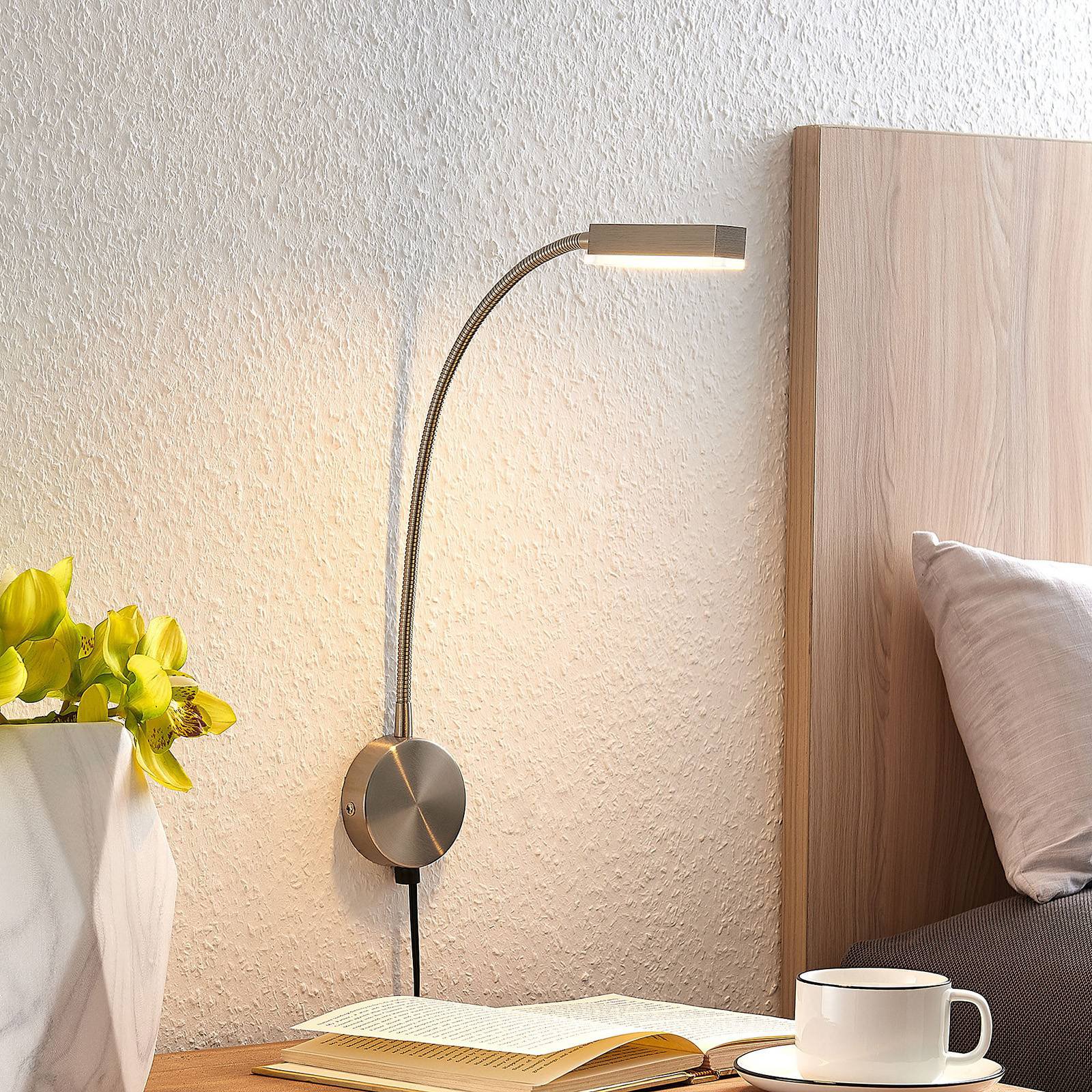 Fleksarm-LED-vegglampe Samari med sensor
