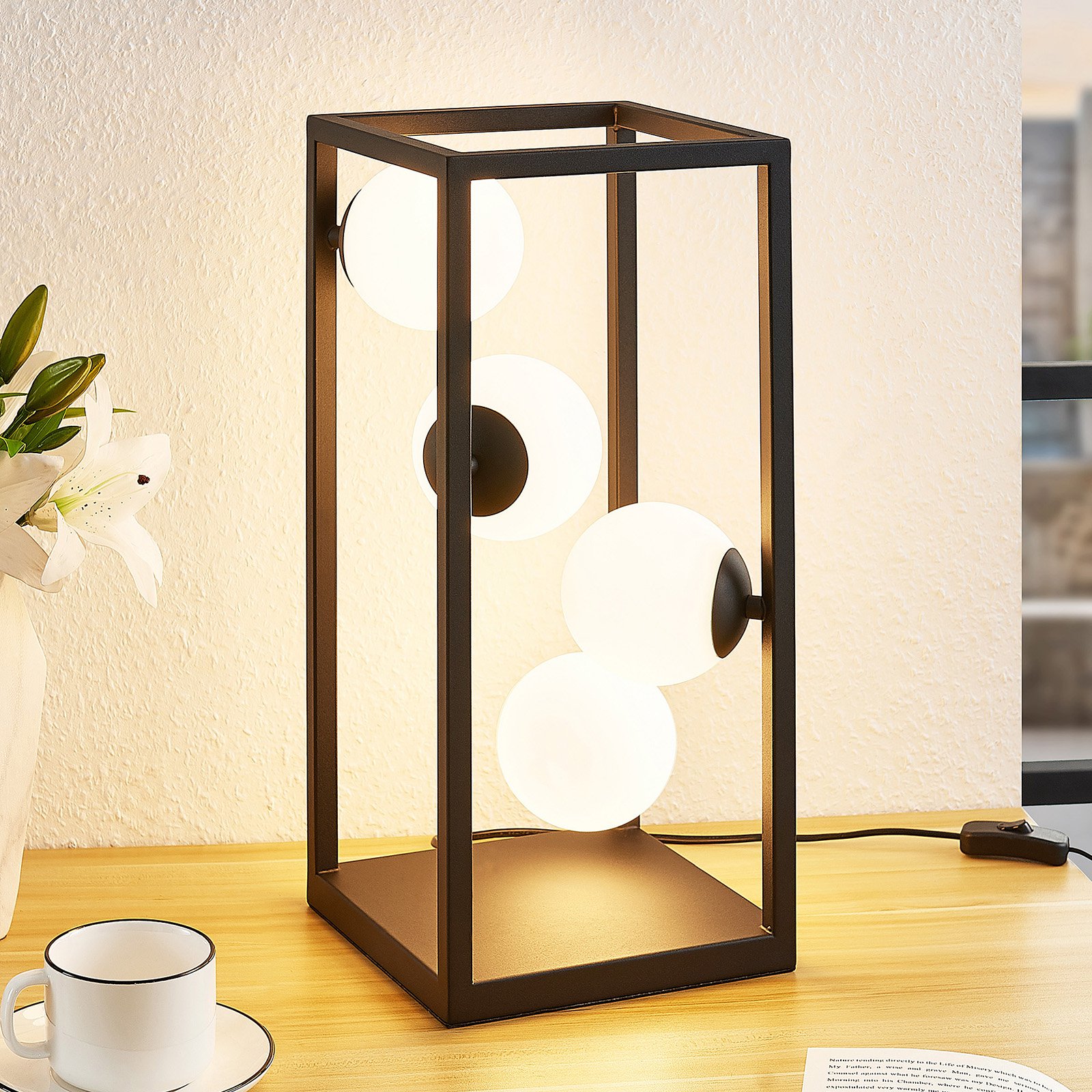 Lindby Utopia LED-bordlampe med glasskuler
