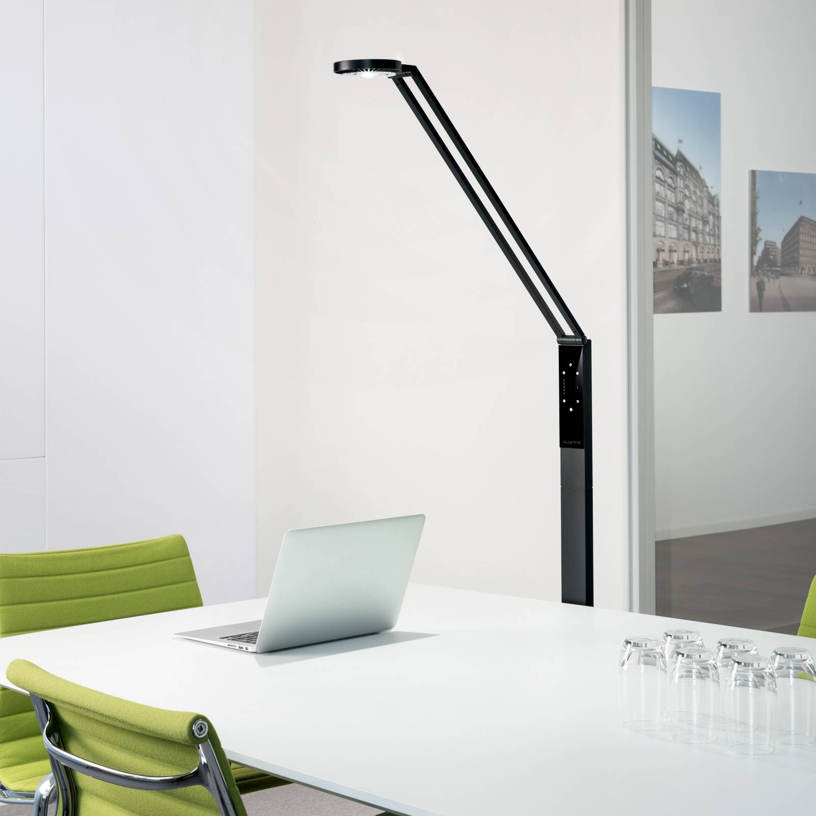 Luctra Floor Radial LED-gulvlampe svart