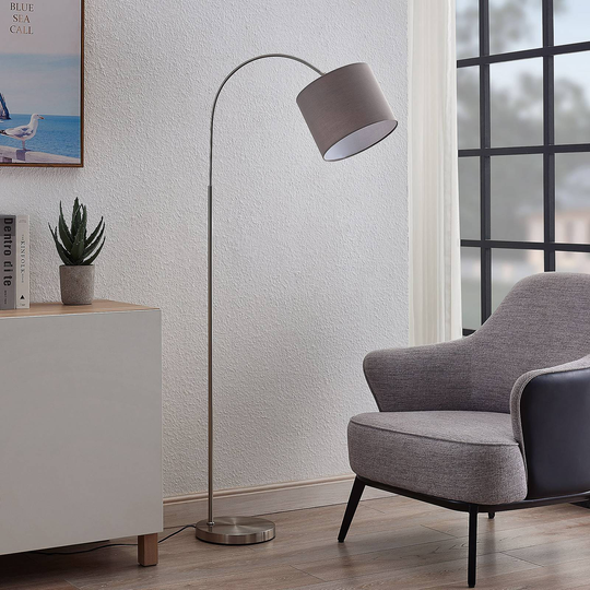 Lindby Keriba gulvlampe, nikkel/taupe