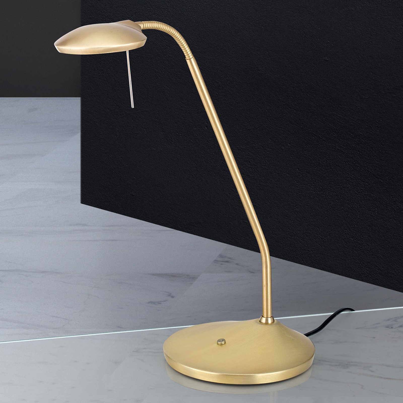 LED-bordlampe Cobra i matt messing