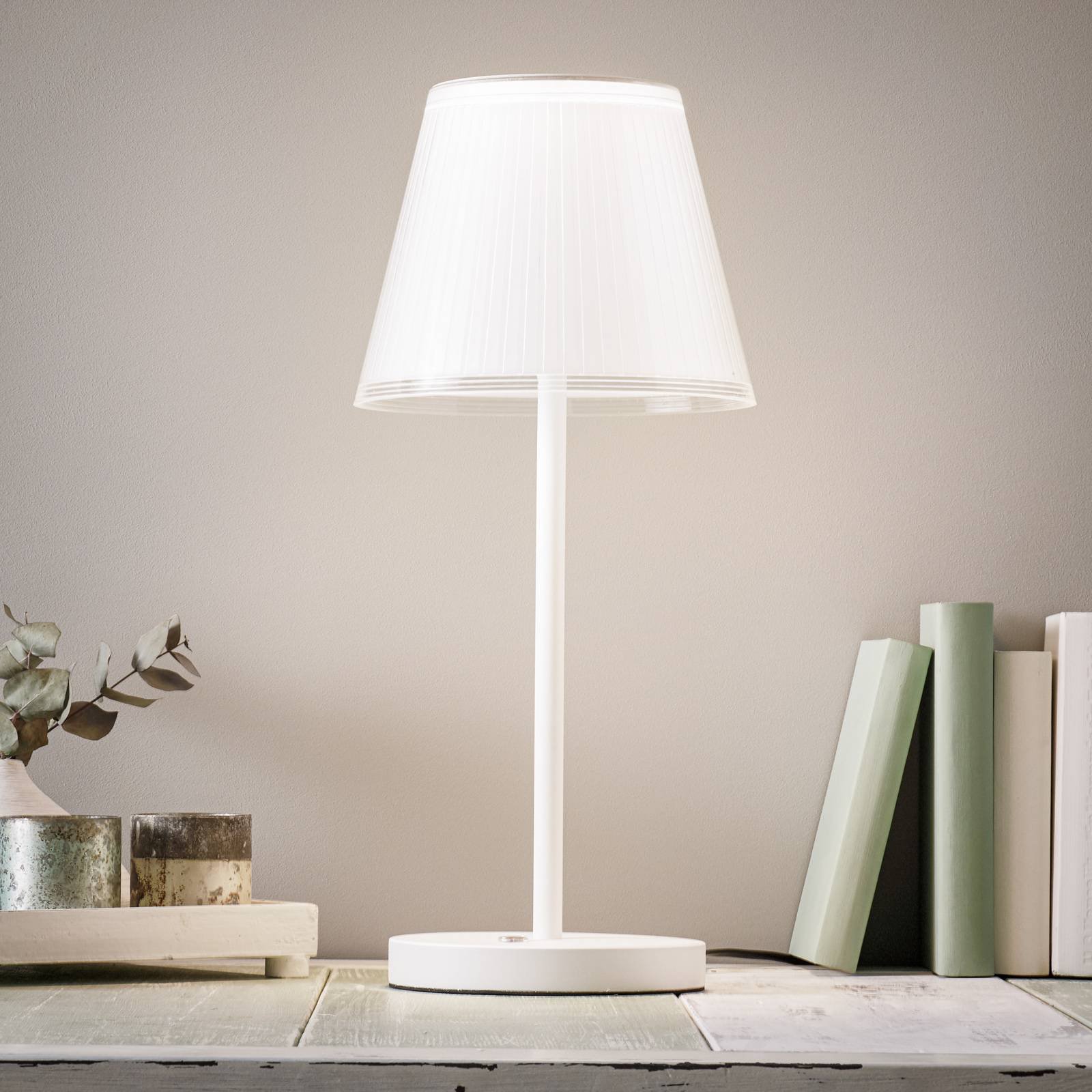 LED-bordlampe Alema, dimbar, vippbar skjerm