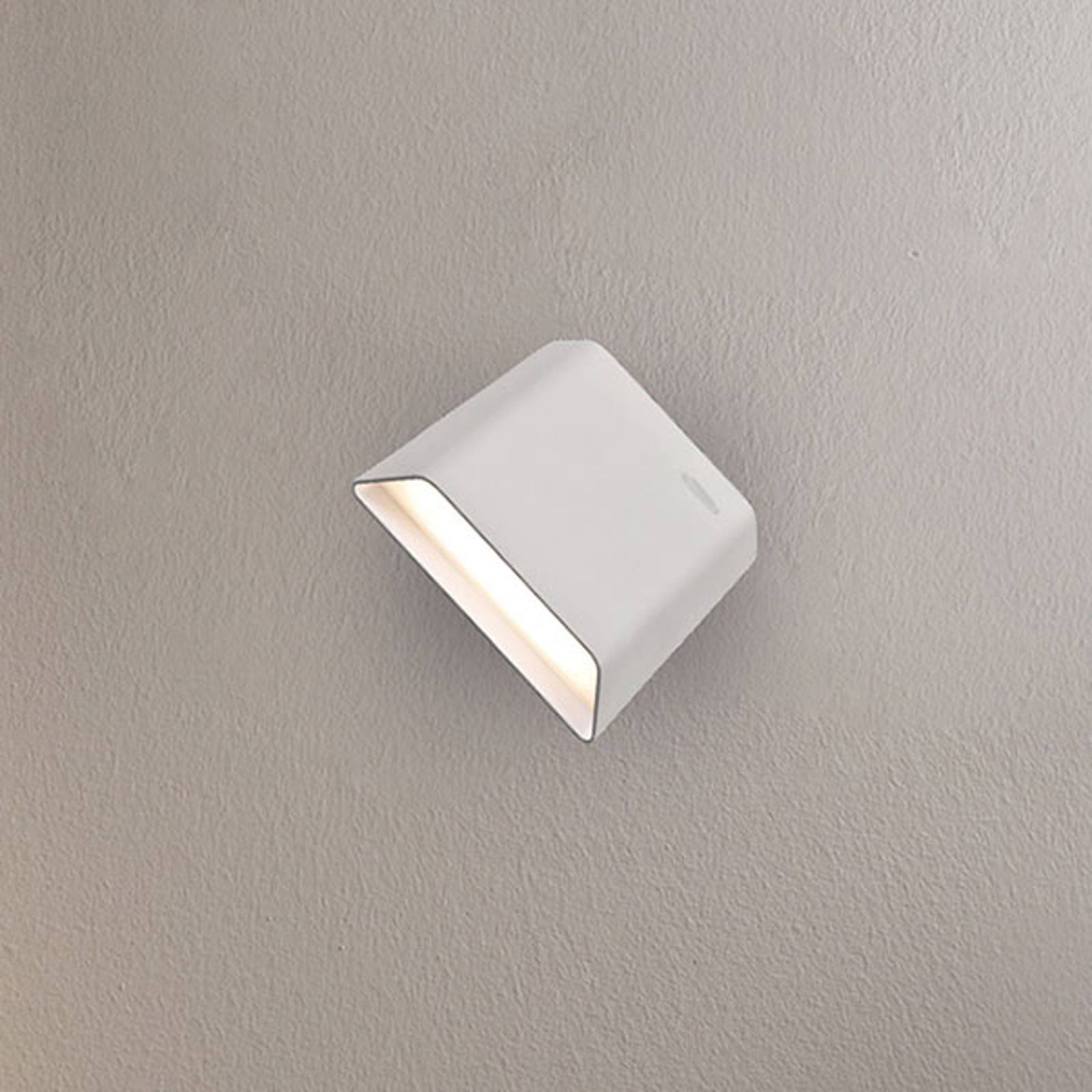 LED-vegglampe Biak, dreie- og vippbar, hvit
