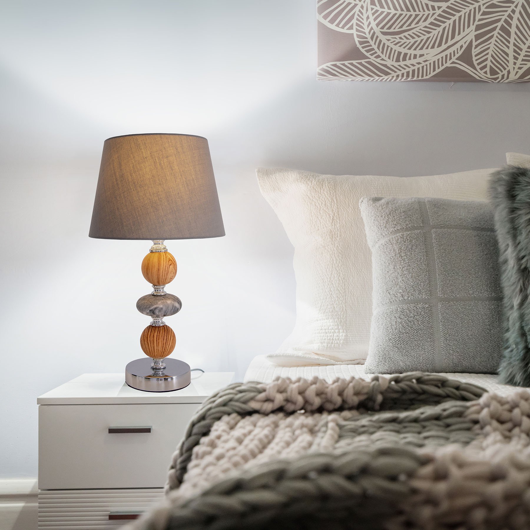 Araga bordlampe, grå/krom/trefarger