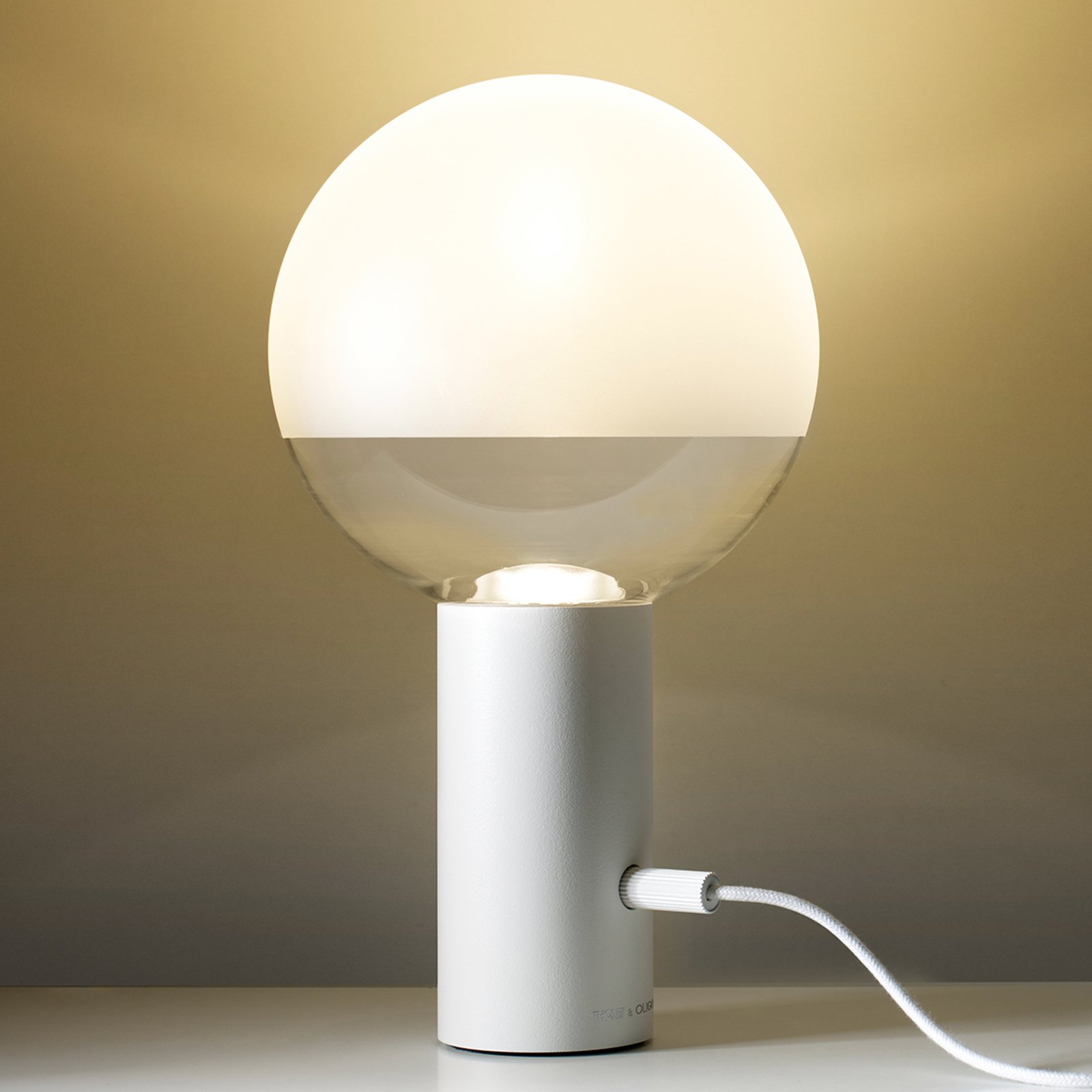 Minimalistisk LED-bordlampe Kuula i hvitt