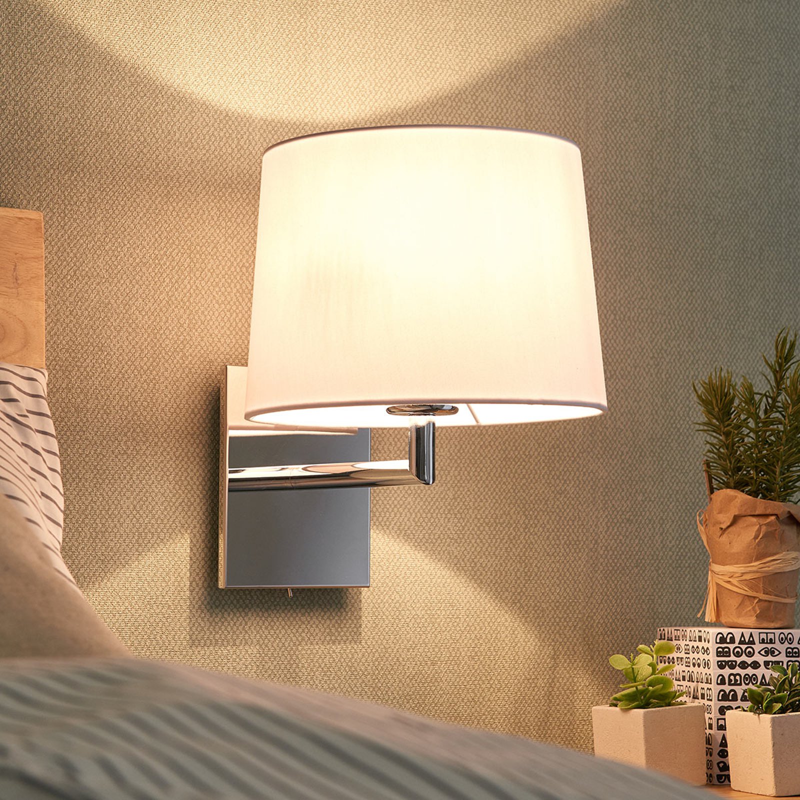 Vegglampe Randy med tekstilskjerm