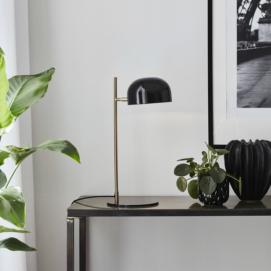 Pose bordlampe, svart/messing