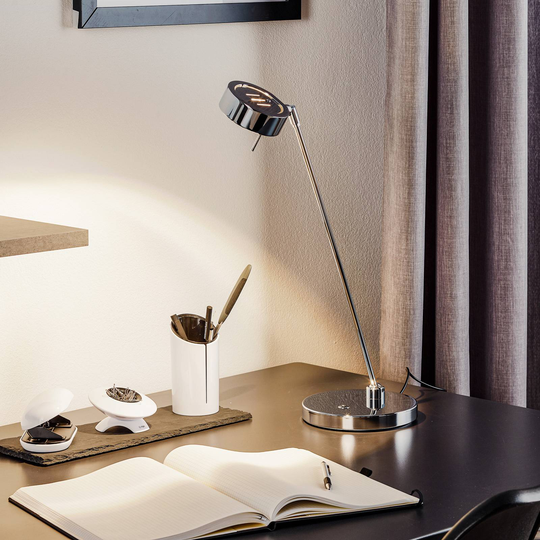 LED-bordlampe Elegance med to dreieledd, krom