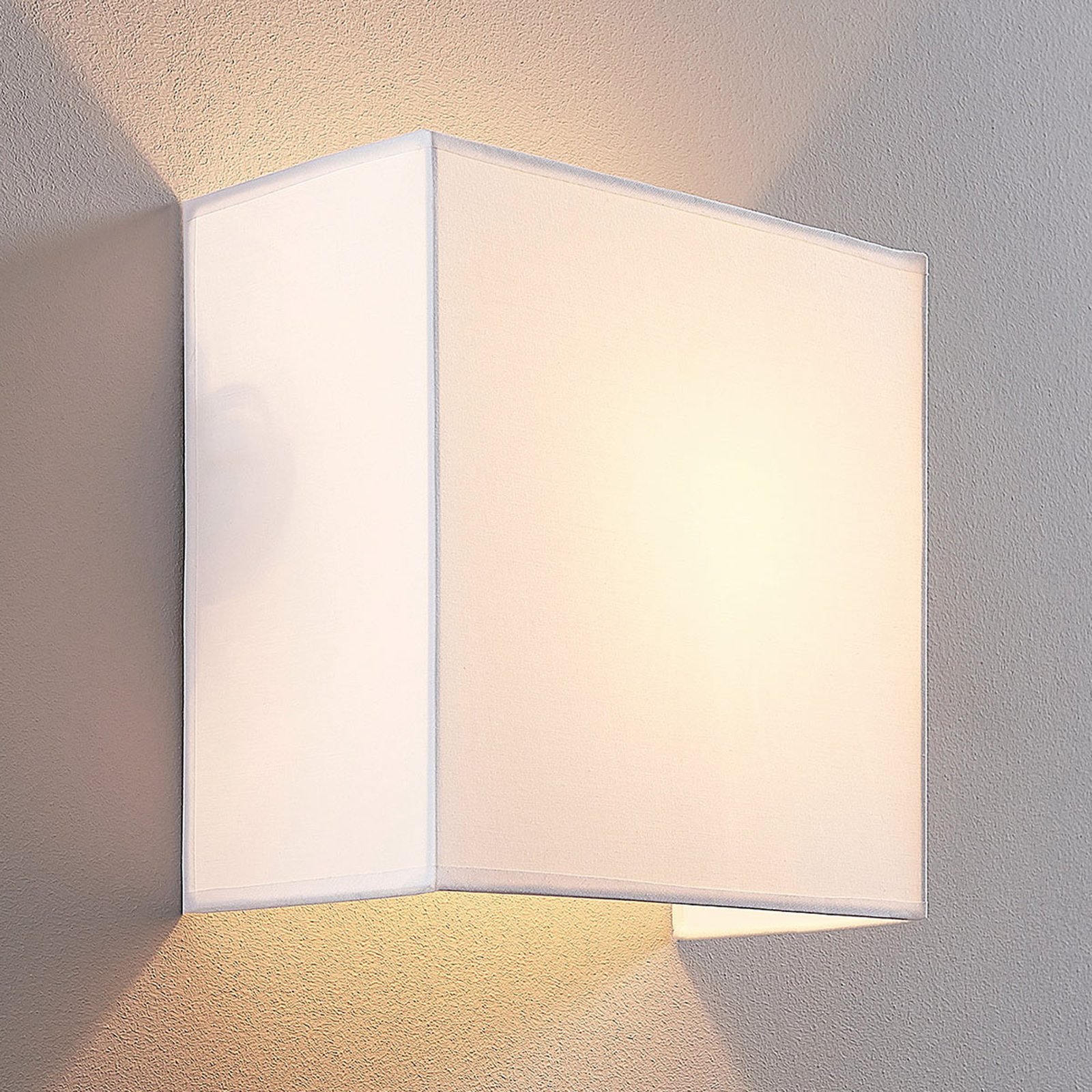 Adea stoff-vegglampe, 25 cm, kvadratisk, hvit