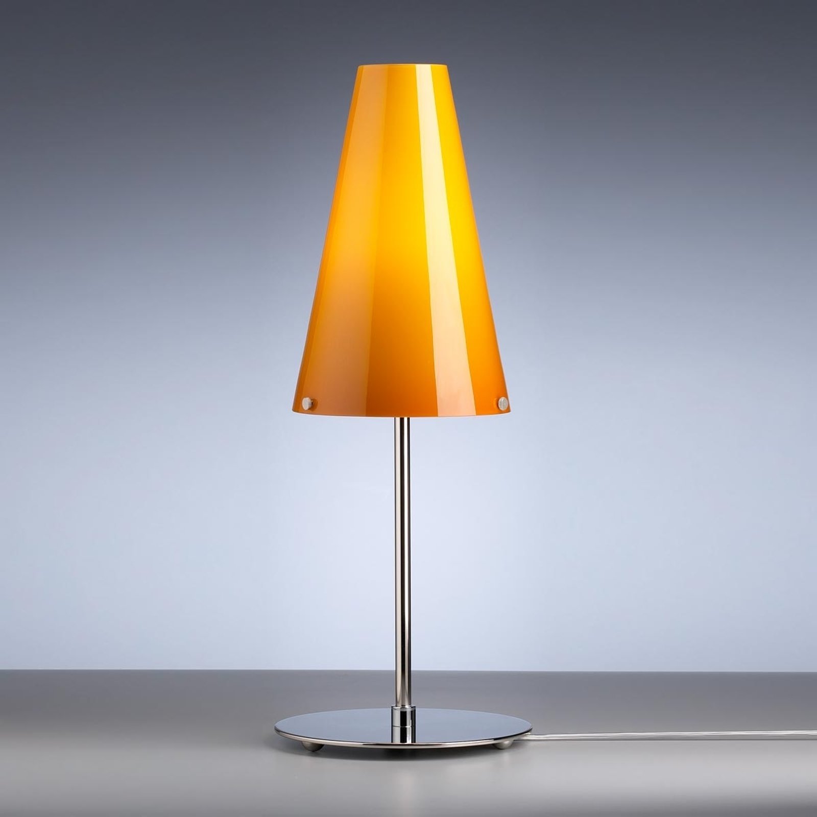 Bordlampe av Walter Schnepel melonfarget