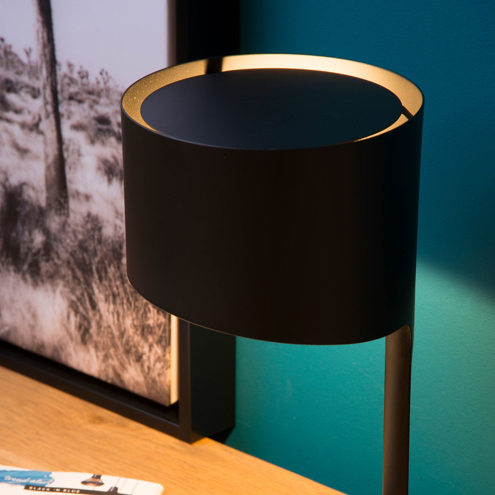 Knulle bordlampe av metall, svart
