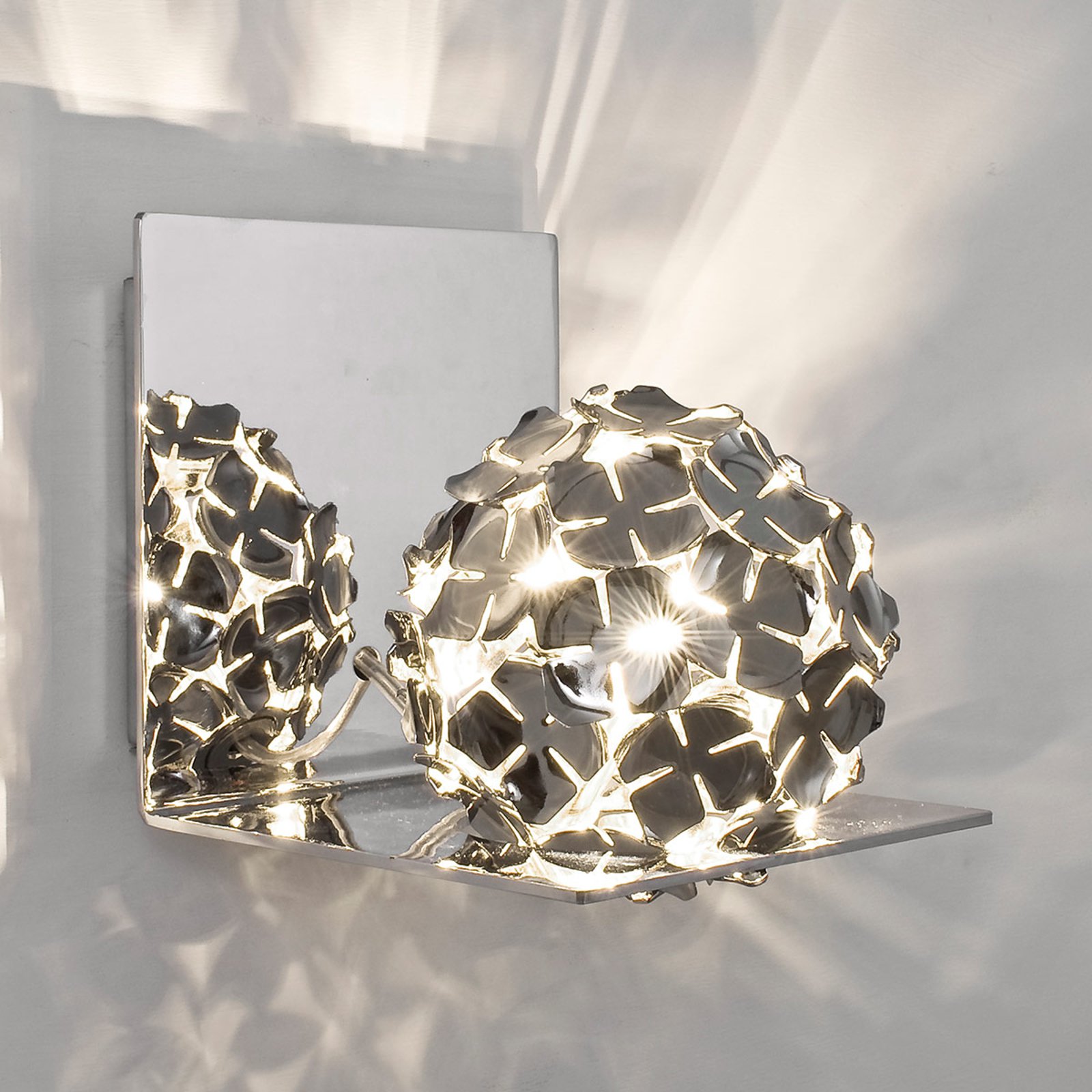 Vegglampe Ortenzia med blomsterdekor