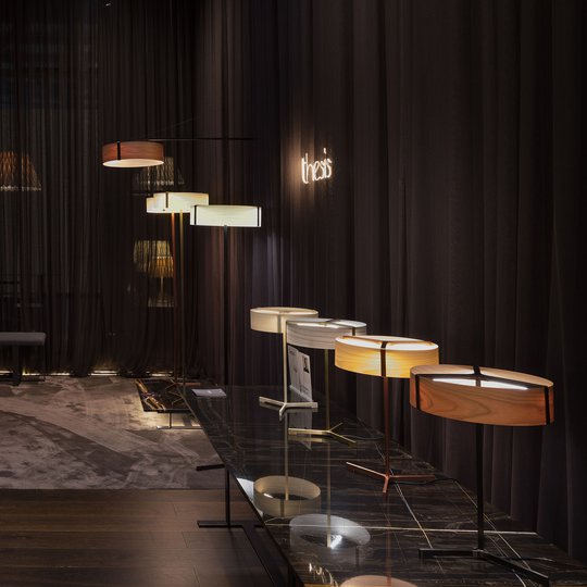 LZF Thesis LED-bordlampe svart matt / kirsebærtre