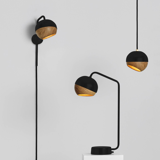 Mater Ray bordlampe, svart/eik