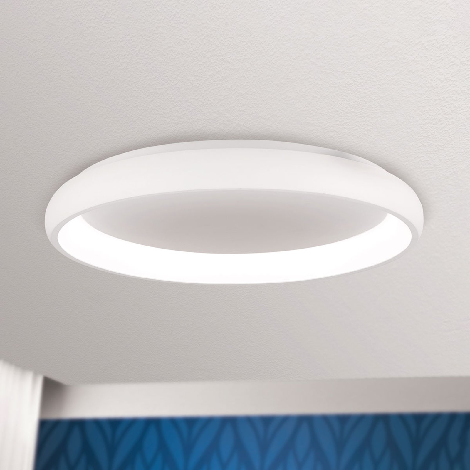 LED-taklampe Venur med lysstråling innenfor 61 cm