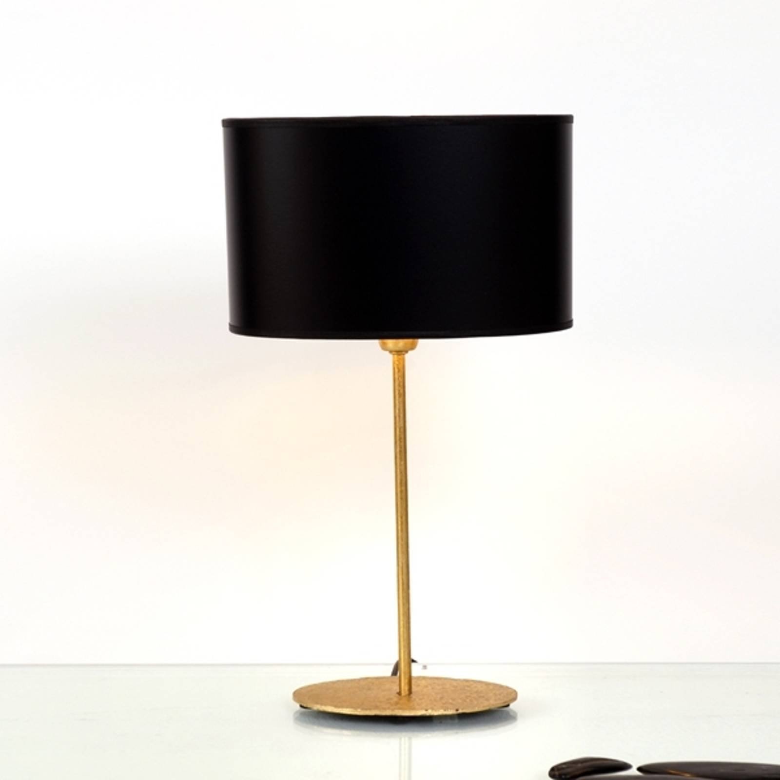 Vakker Mattia bordlampe med oval skjerm
