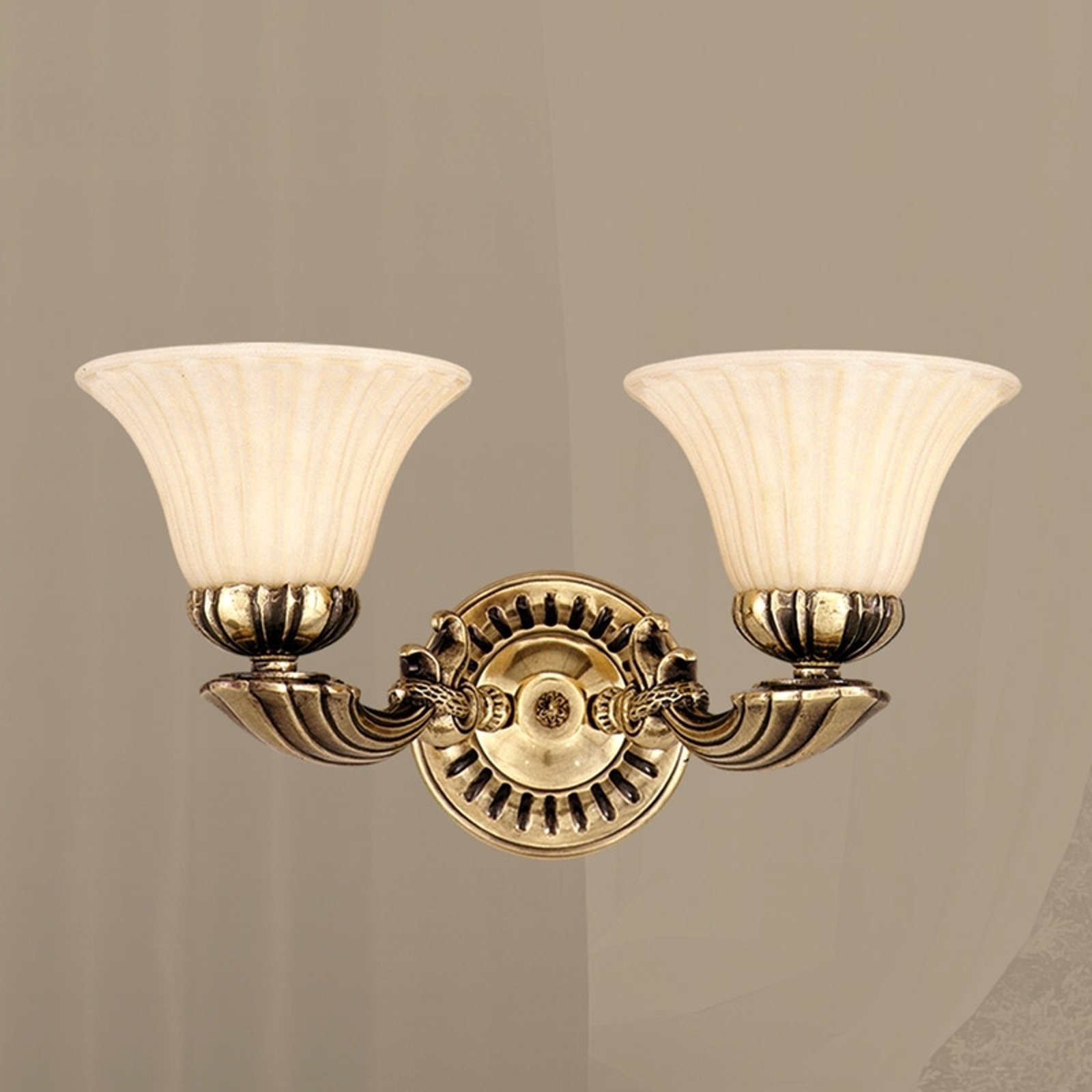 LEONARDO - edel vegglampe med to glasskjermer