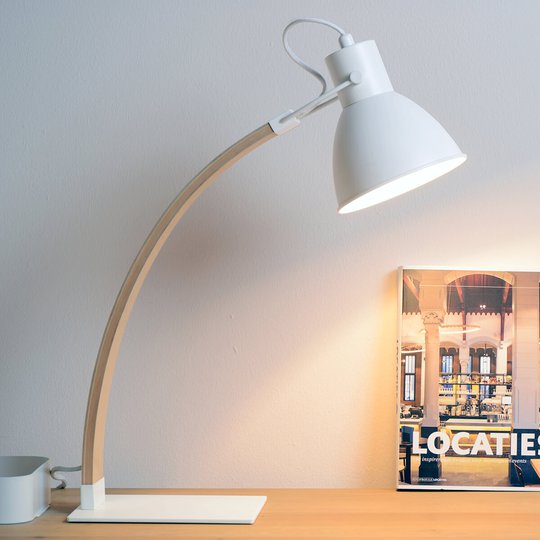 Elegant bordlampe Curf, hvit