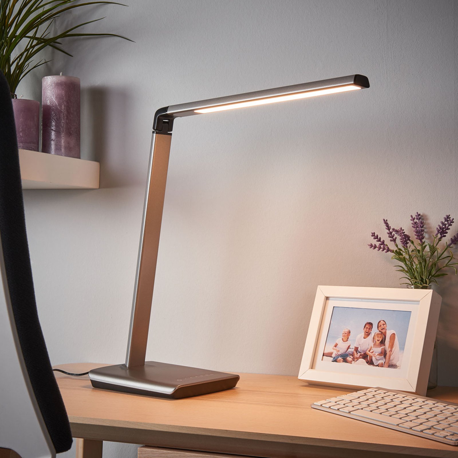 Kuno metallisk grå LED-bordlampe med dimmer og USB
