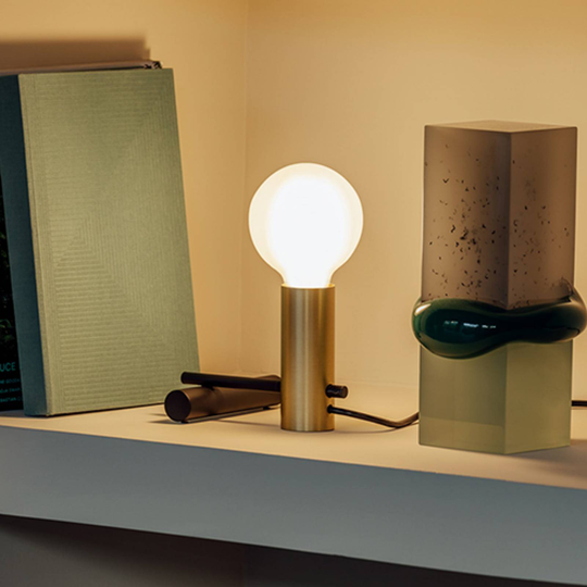 LEDS-C4 Nude Tiny bordlampe E27 gull/svart
